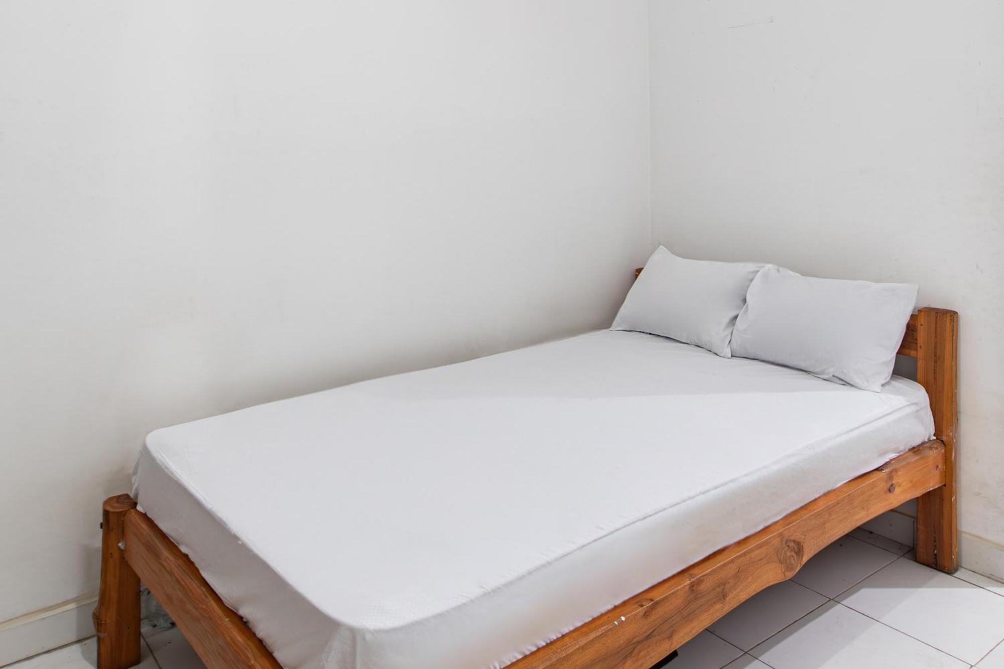 Oyo Life 93504 Kost Krisna Hotel Temukus Екстериор снимка