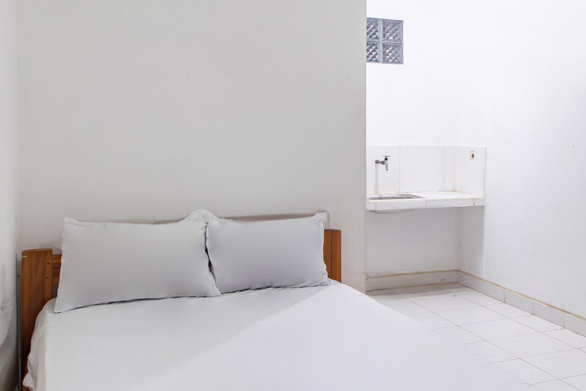 Oyo Life 93504 Kost Krisna Hotel Temukus Екстериор снимка