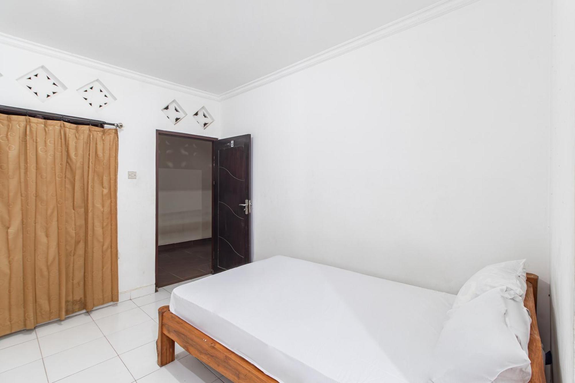 Oyo Life 93504 Kost Krisna Hotel Temukus Екстериор снимка